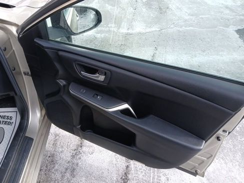 Used 2017 Toyota Camry SE image 14