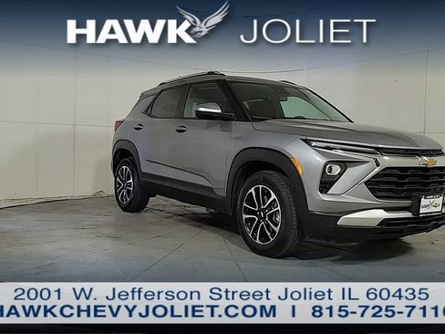Used 2025 Chevrolet TrailBlazer LT AWD/4WD image 2
