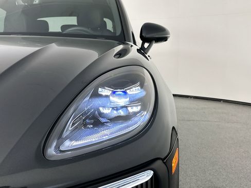 Certified 2025 Porsche Macan S image 15