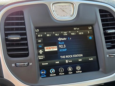 Used 2023 Chrysler 300 Touring w/ Safetytec Plus Group RWD image 27