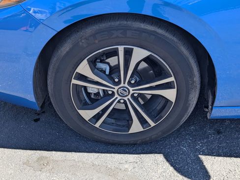 Used 2021 Nissan Sentra SV FWD image 13
