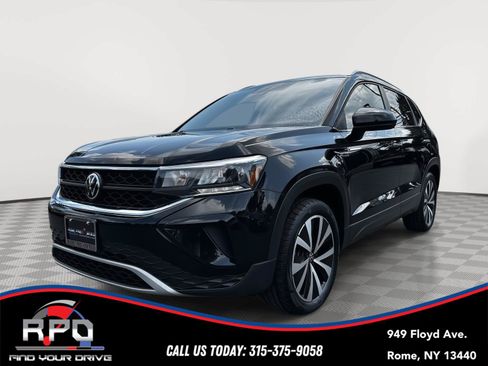 Used 2022 Volkswagen Taos SE AWD/4WD image 1