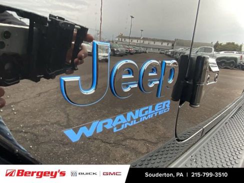Used 2021 Jeep Wrangler Unlimited Sahara image 35