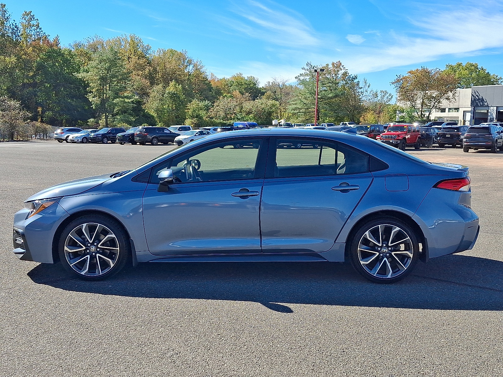 Used 2020 Toyota Corolla SE w/ SE Premium Package FWD image 4