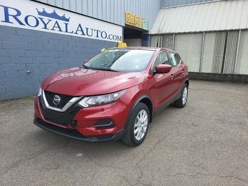 Used 2021 Nissan Rogue Sport S image 2