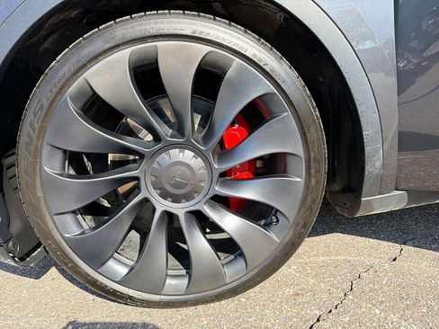 Used 2024 Tesla Model Y Performance AWD/4WD image 18