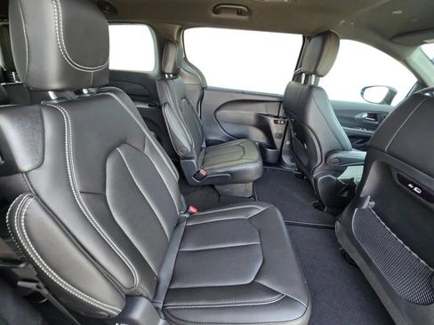 New 2026 Chrysler Pacifica Select AWD/4WD image 26