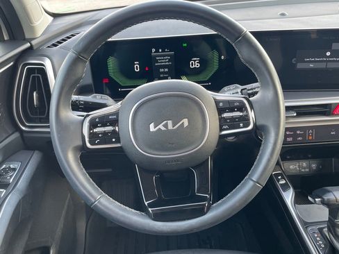 Certified 2025 Kia Sorento S w/ Panoramic Sunroof Package image 9