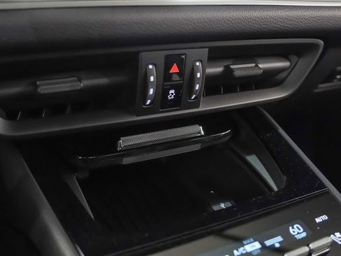 Certified 2025 Porsche Cayenne image 31