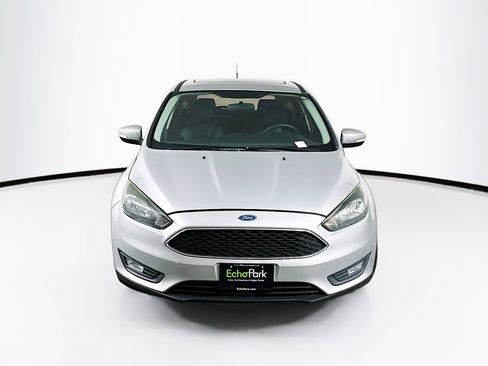 Used 2016 Ford Focus SE w/ Equipment Group 201A image 2