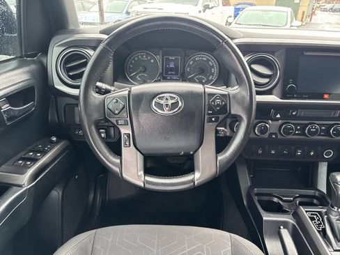Used 2017 Toyota Tacoma TRD Off-Road image 13
