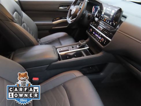 Used 2025 Nissan Pathfinder Platinum image 26