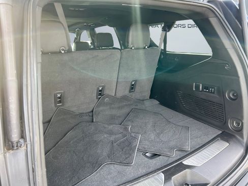 Used 2022 Chevrolet Suburban RST w/ Sport Performance Package image 14