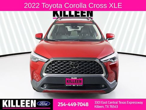 Used 2022 Toyota Corolla Cross XLE w/ Convenience Package FWD image 2