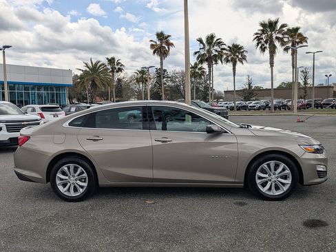 Used 2025 Chevrolet Malibu LT FWD image 2