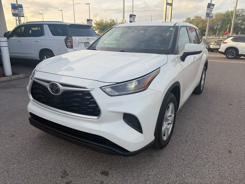 Used 2021 Toyota Highlander L image 2
