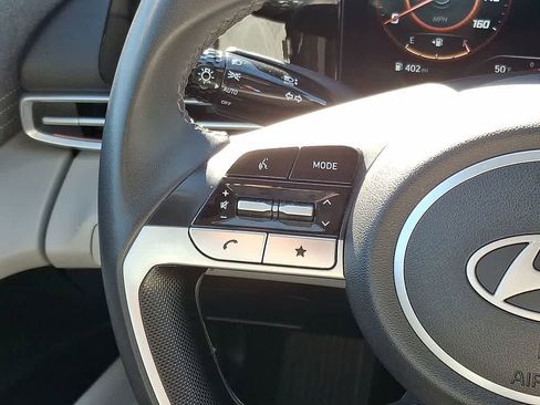 Used 2025 Hyundai Elantra Limited image 20