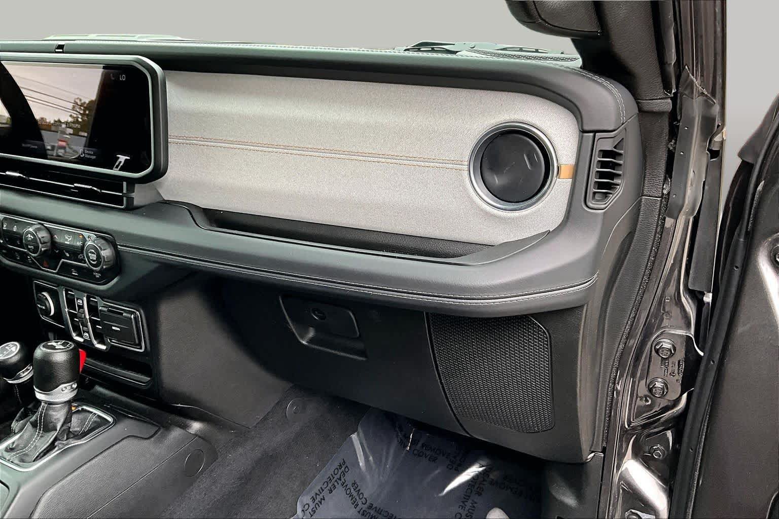 Used 2025 Jeep Wrangler Unlimited Sahara AWD/4WD image 19