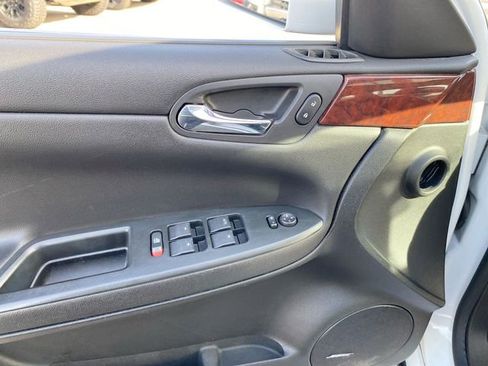 Used 2010 Chevrolet Impala LT w/ Luxury Edition Package FWD image 18