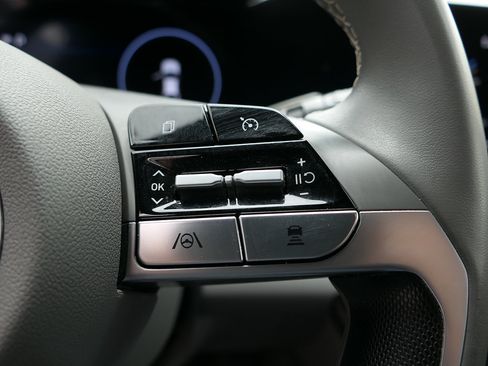 Used 2023 Hyundai Elantra SEL w/ Convenience Package FWD image 16