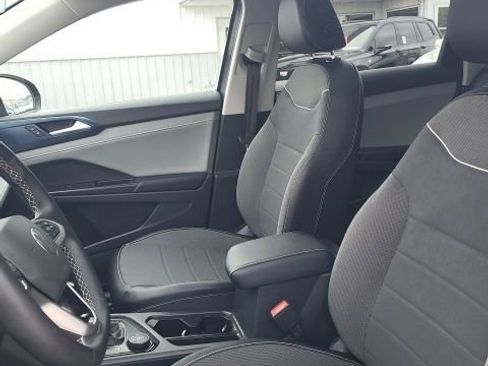 Used 2023 Volkswagen Taos SE w/ Panoramic Sunroof Package image 10