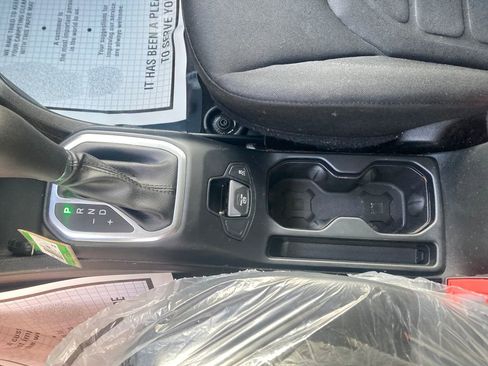 Used 2018 Jeep Renegade Latitude image 30