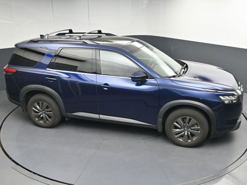 Used 2023 Nissan Pathfinder SV w/ SV Premium Package image 34