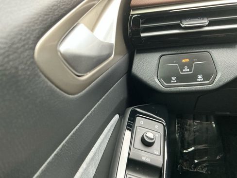 Used 2023 Volkswagen ID.4 Pro image 21