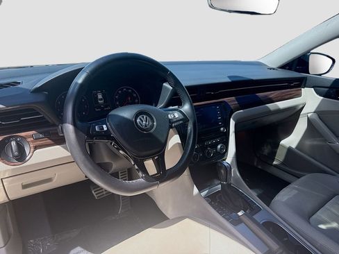 Used 2020 Volkswagen Passat 2.0T SEL FWD image 9