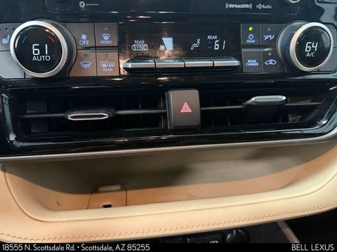 Used 2020 Toyota Highlander XLE FWD image 30