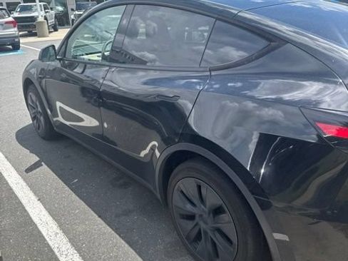 Used 2025 Tesla Model Y Long Range RWD image 1