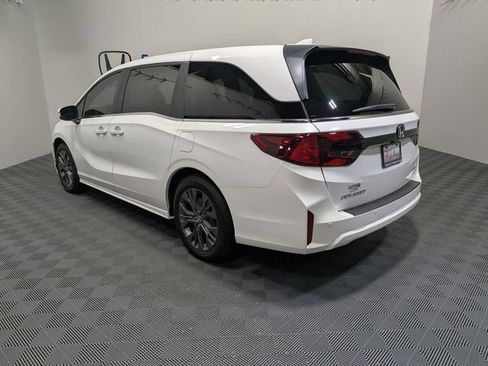 New 2026 Honda Odyssey Touring image 4