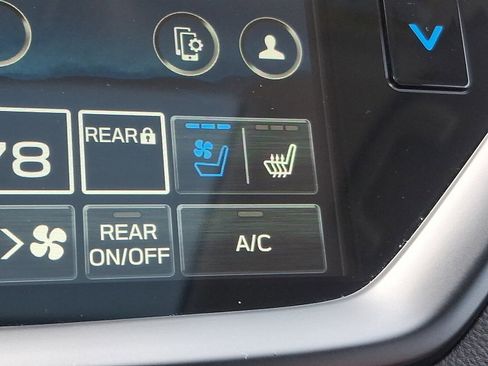 Used 2025 Subaru Ascent Bronze Edition image 22