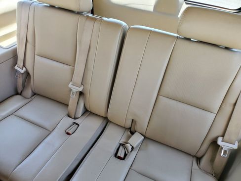 Used 2012 Chevrolet Suburban LTZ RWD image 31