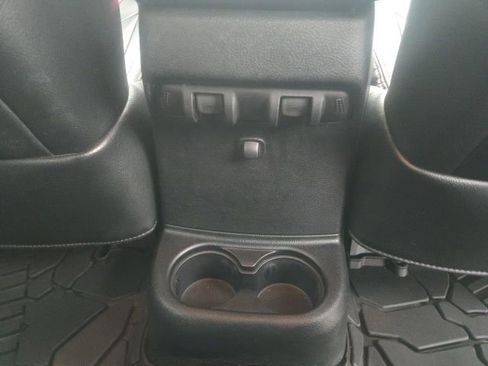 Used 2017 Jeep Wrangler Unlimited Rubicon AWD/4WD image 25