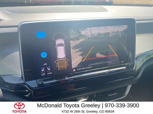 Used 2024 Volkswagen Atlas Cross Sport SE AWD/4WD image 17