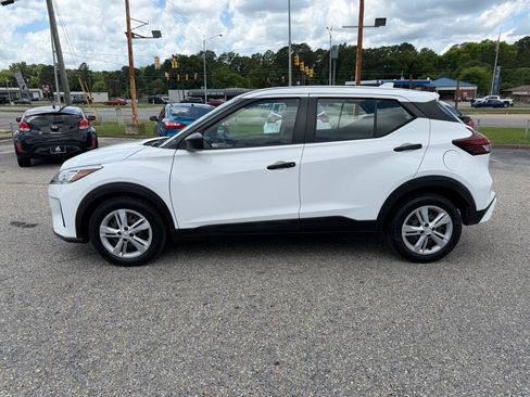 Used 2021 Nissan Kicks S FWD image 18