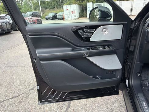 Used 2025 Lincoln Aviator Reserve w/ Equipment Group 201A AWD/4WD image 17