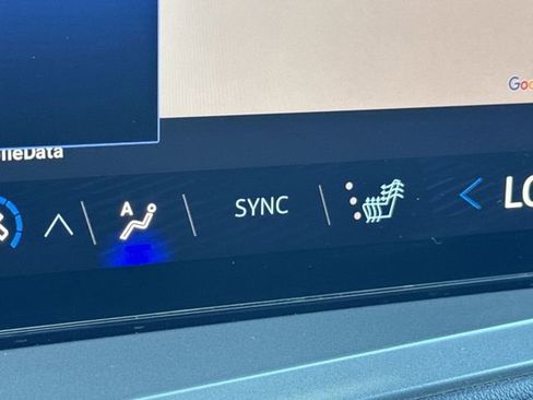 Used 2024 Chevrolet Traverse LT image 24