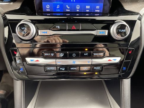 Used 2024 Ford Explorer Platinum w/ Technology Package image 27