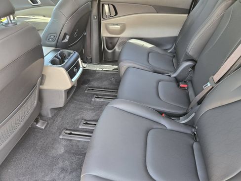 New 2026 Kia Carnival EX FWD image 21
