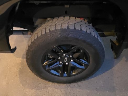Used 2024 Chevrolet Silverado 1500 Custom Trail Boss w/ Midnight Edition AWD/4WD image 9