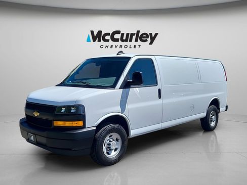 Used 2025 Chevrolet Express 2500 Extended w/ Driver Convenience Package RWD image 3