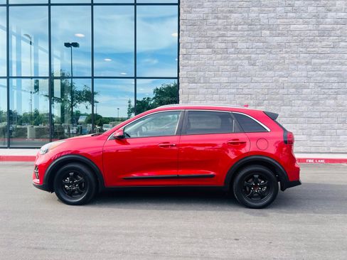 Used 2022 Kia Niro LX FWD image 2