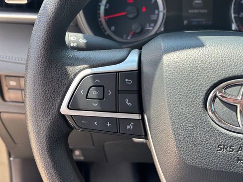 Used 2022 Toyota Highlander L FWD image 10