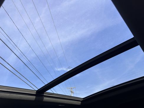 Used 2024 GMC Yukon SLT w/ SLT Luxury Package image 25