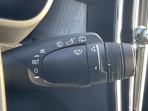 Certified 2025 Volvo XC40 B5 Core image 25