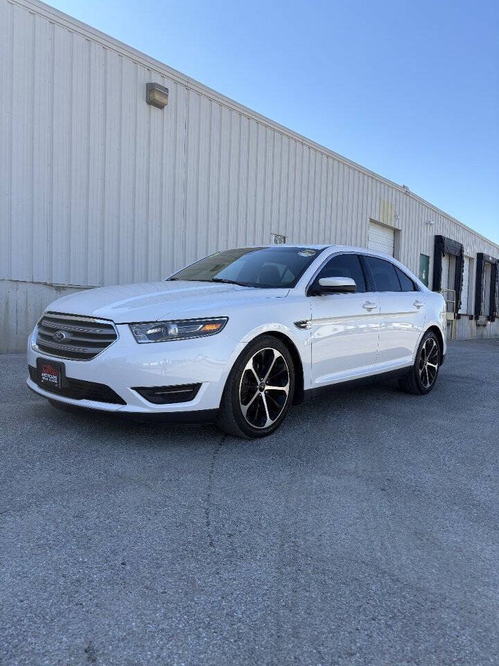 Used 2015 Ford Taurus SEL w/ Equipment Group 201A FWD image 2