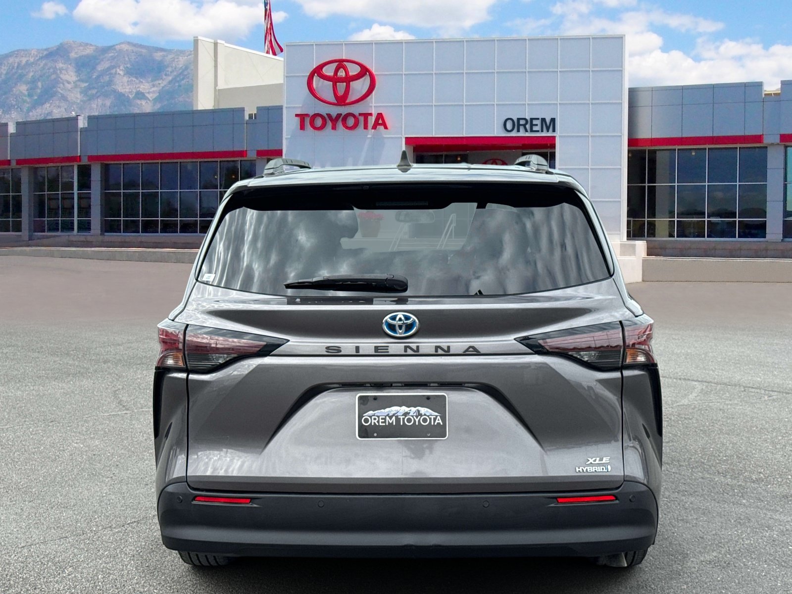 Used 2024 Toyota Sienna XLE FWD image 4