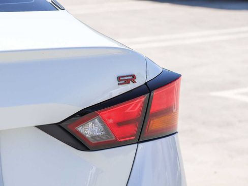 Used 2023 Nissan Altima 2.5 SR FWD image 10